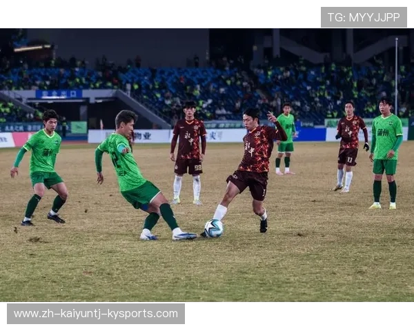 足球赛事的商业化与媒体推广